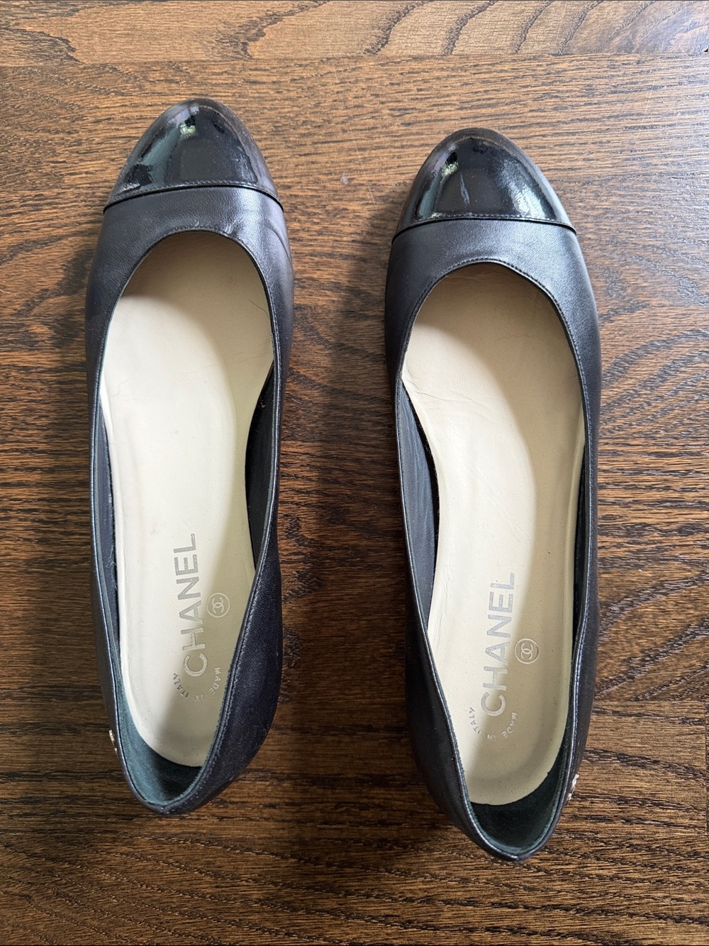 CHANEL Black Leather Cap-Toe Ballet Flats